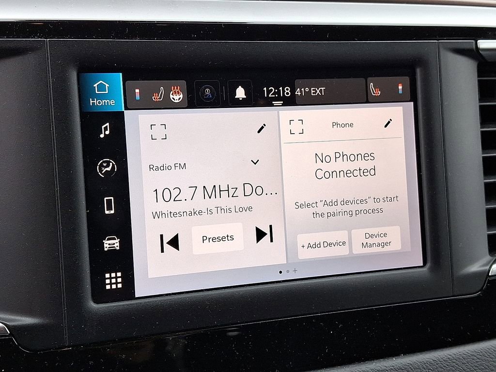 Used 2023 Chrysler Voyager LX image 17