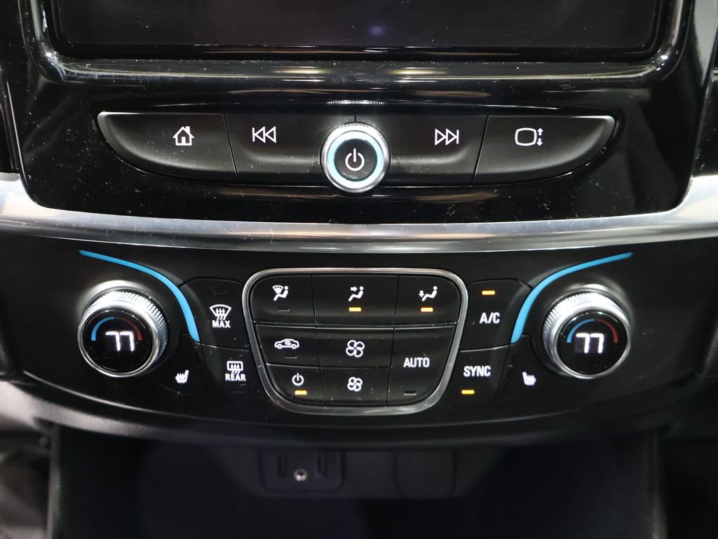 Used 2023 Chevrolet Traverse LT w/ Rear Camera Mirror Package image 35