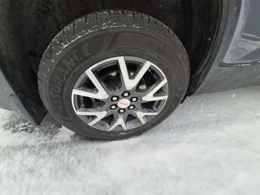 Used 2021 GMC Acadia SLE w/ Driver Convenience Package image 9