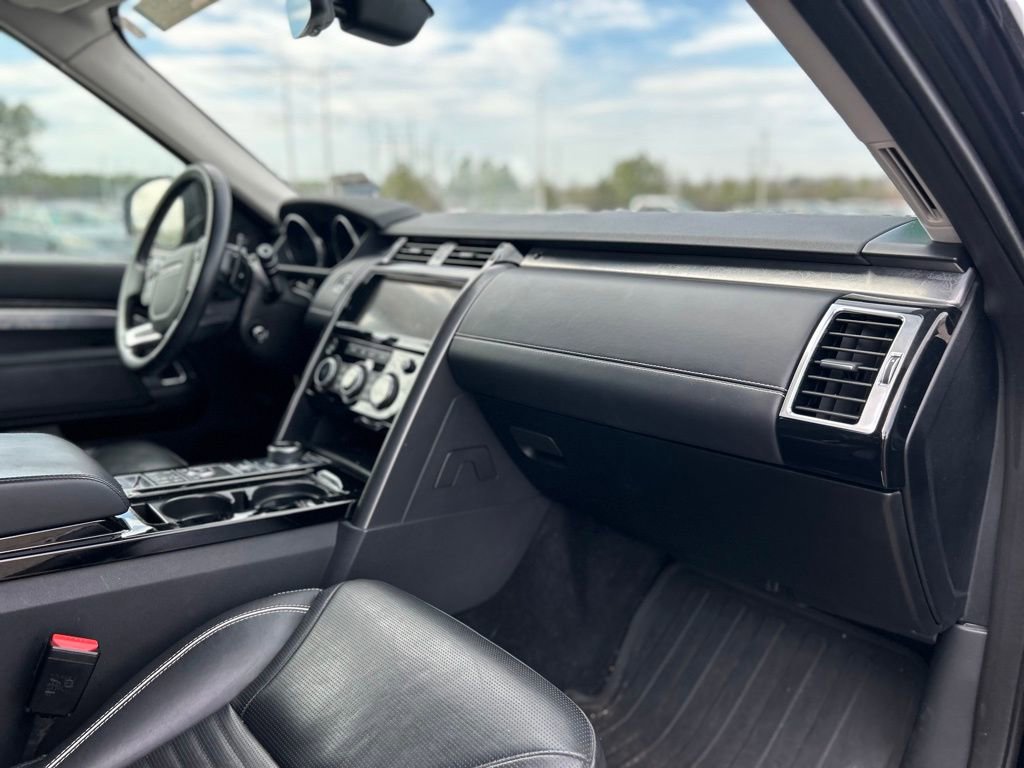 Used 2017 Land Rover Discovery First Edition AWD/4WD image 10