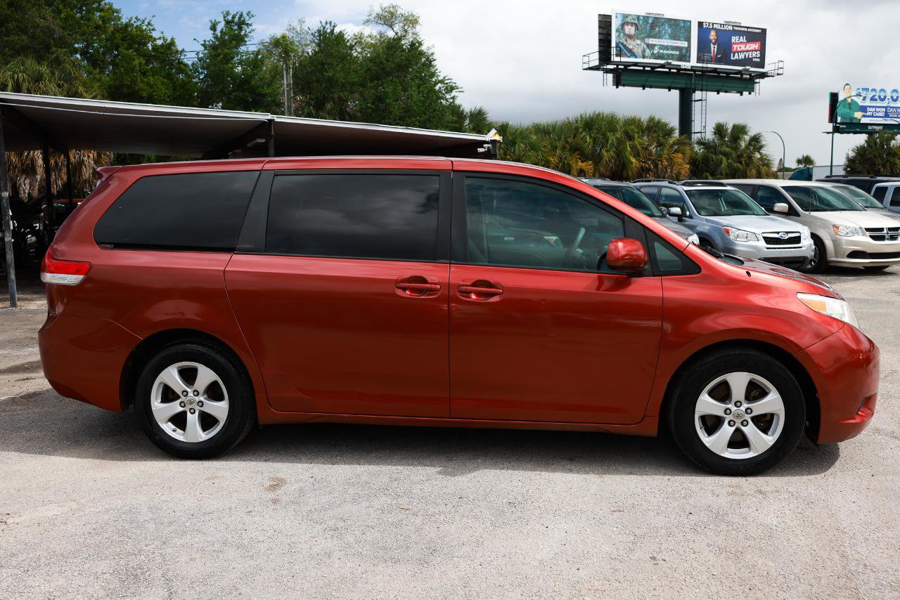 Used 2011 Toyota Sienna LE image 13