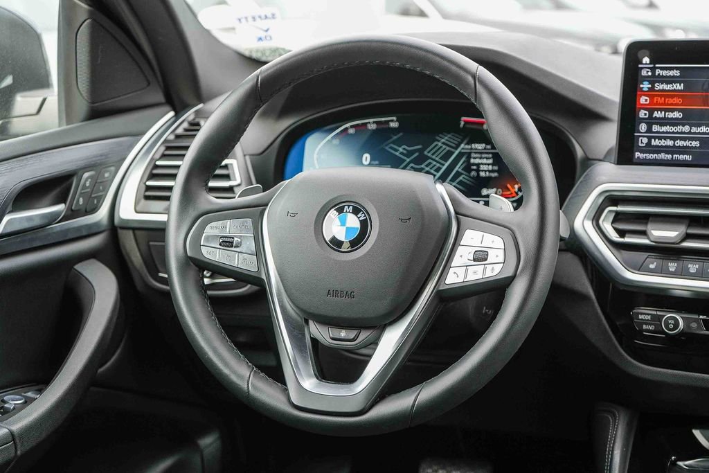 Used 2025 BMW X4 xDrive30i image 16