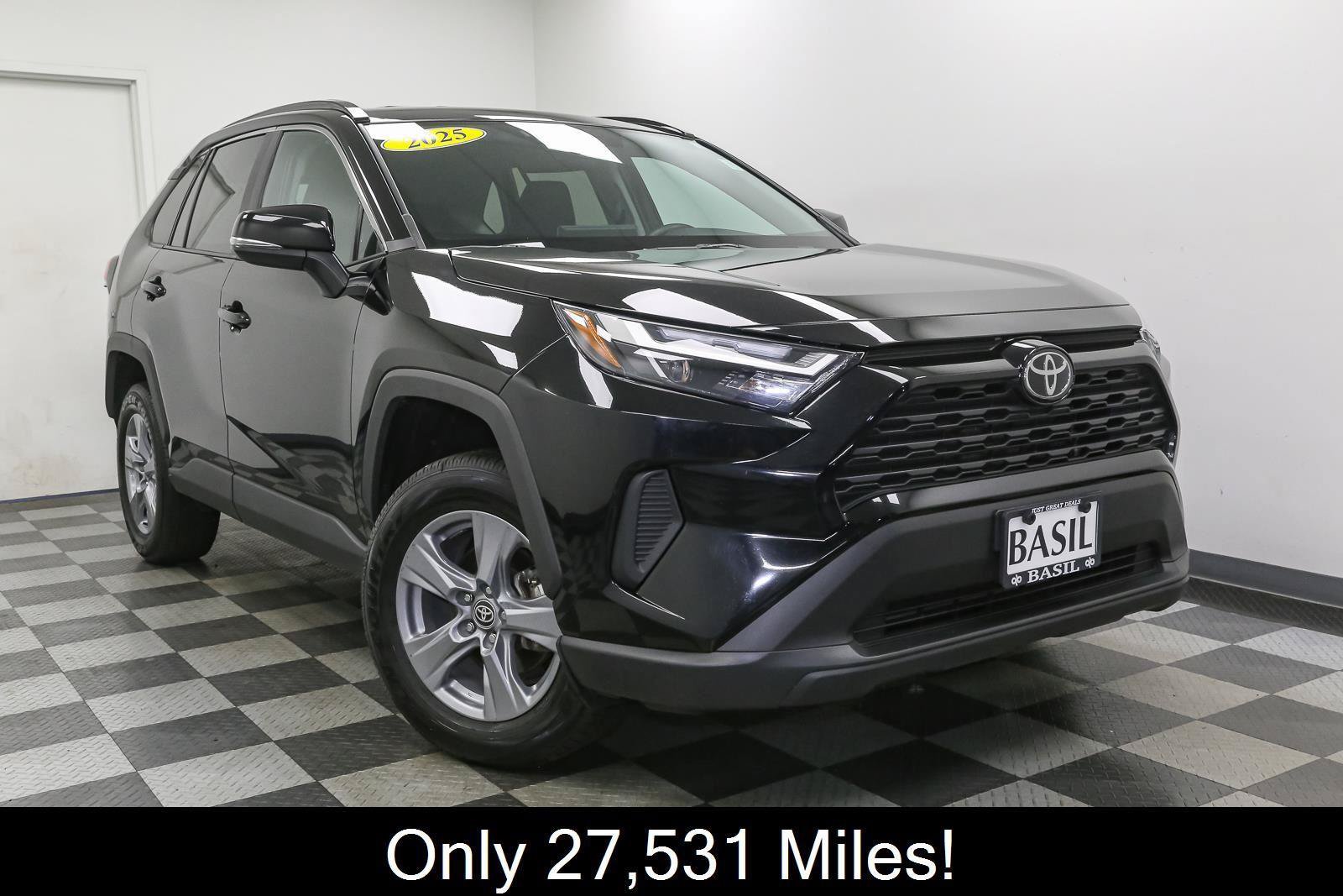 Used 2025 Toyota RAV4 XLE AWD/4WD image 2
