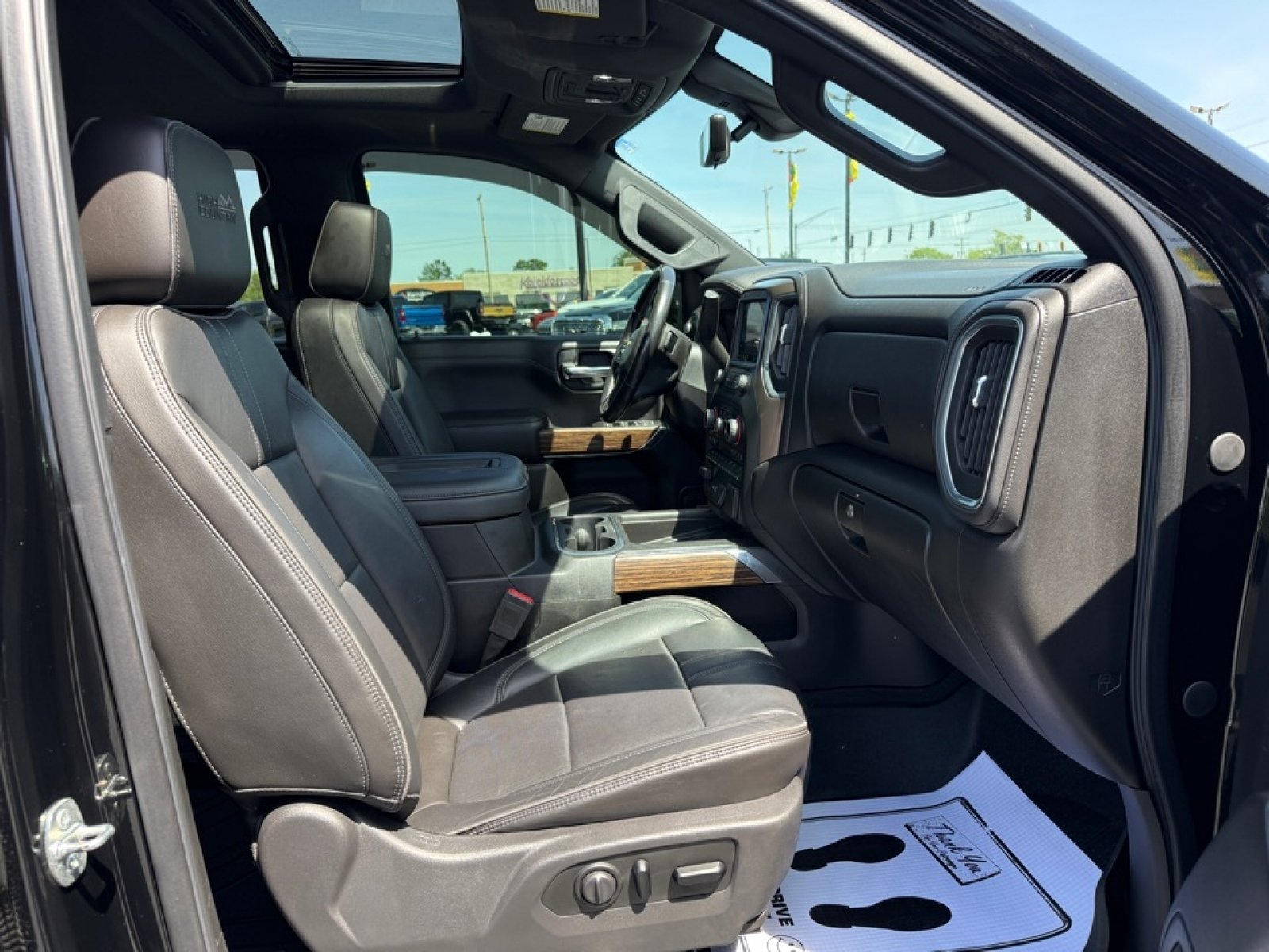 Used 2019 Chevrolet Silverado 1500 High Country w/ Technology Package AWD/4WD image 27