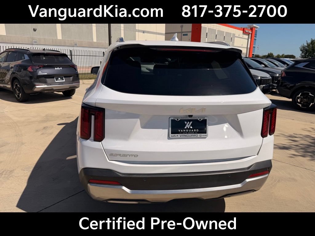Certified 2025 Kia Sorento S w/ Panoramic Sunroof Package FWD image 3