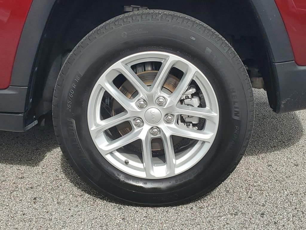 Used 2023 Jeep Grand Cherokee Laredo image 6