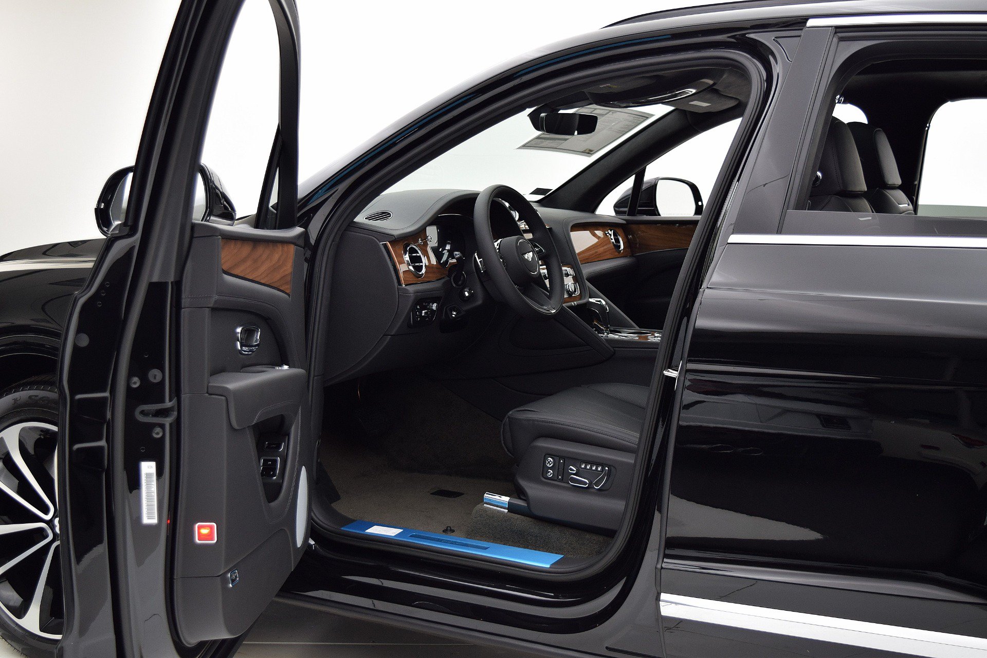 Certified 2021 Bentley Bentayga Plug-In Hybrid AWD/4WD image 14