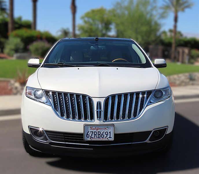 Used 2013 Lincoln MKX FWD image 2