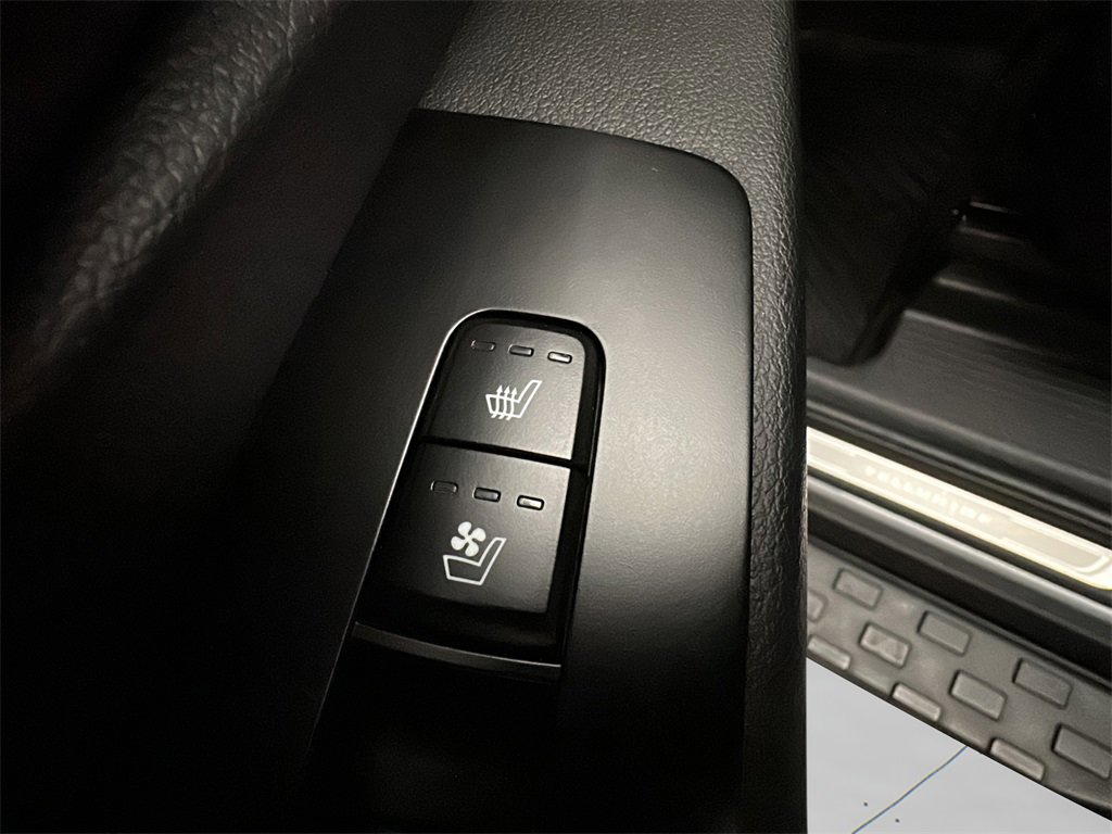 Used 2022 Kia Telluride SX w/ SX Prestige Package image 17