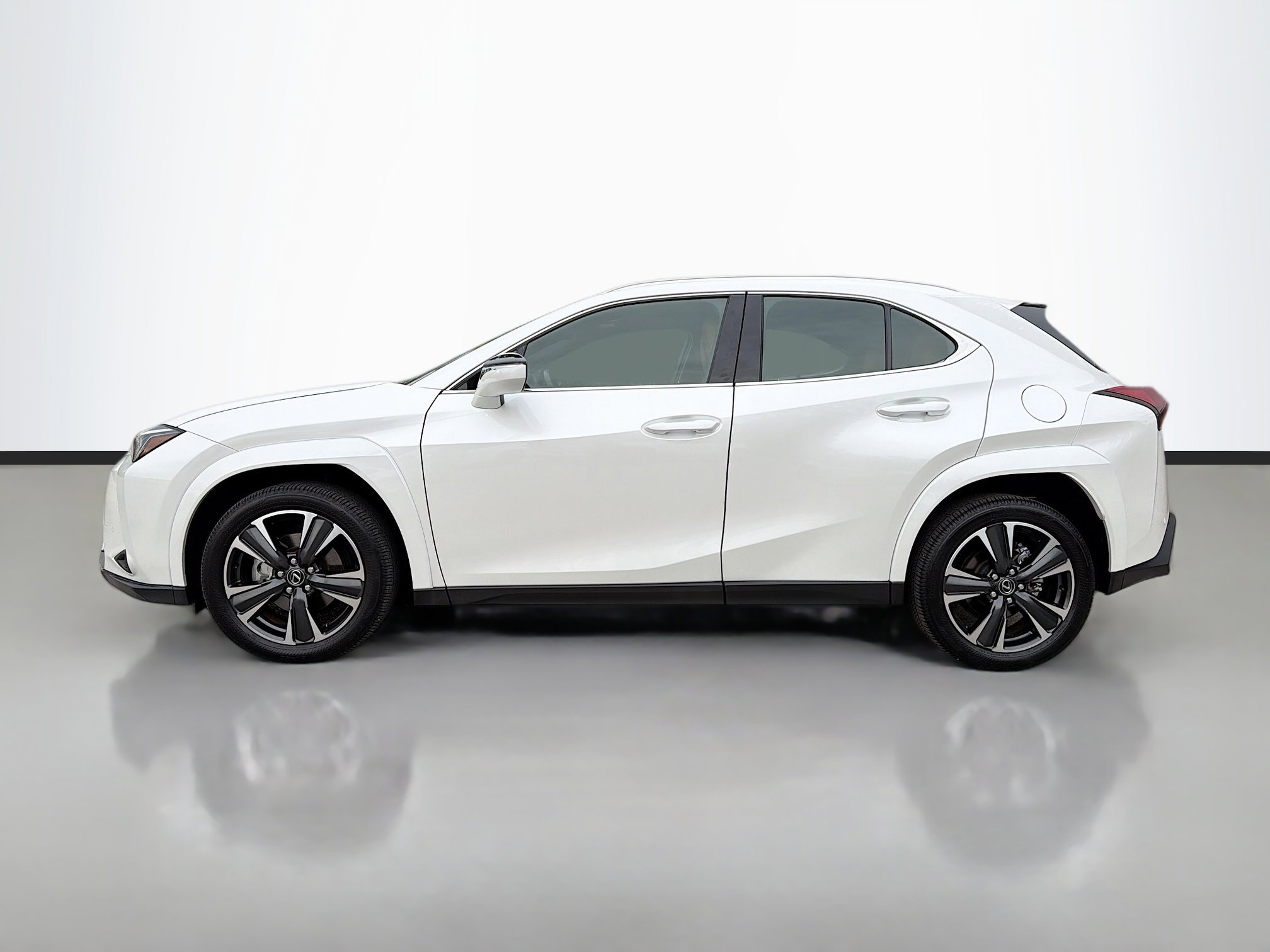 Used 2025 Lexus UX 300h FWD image 2