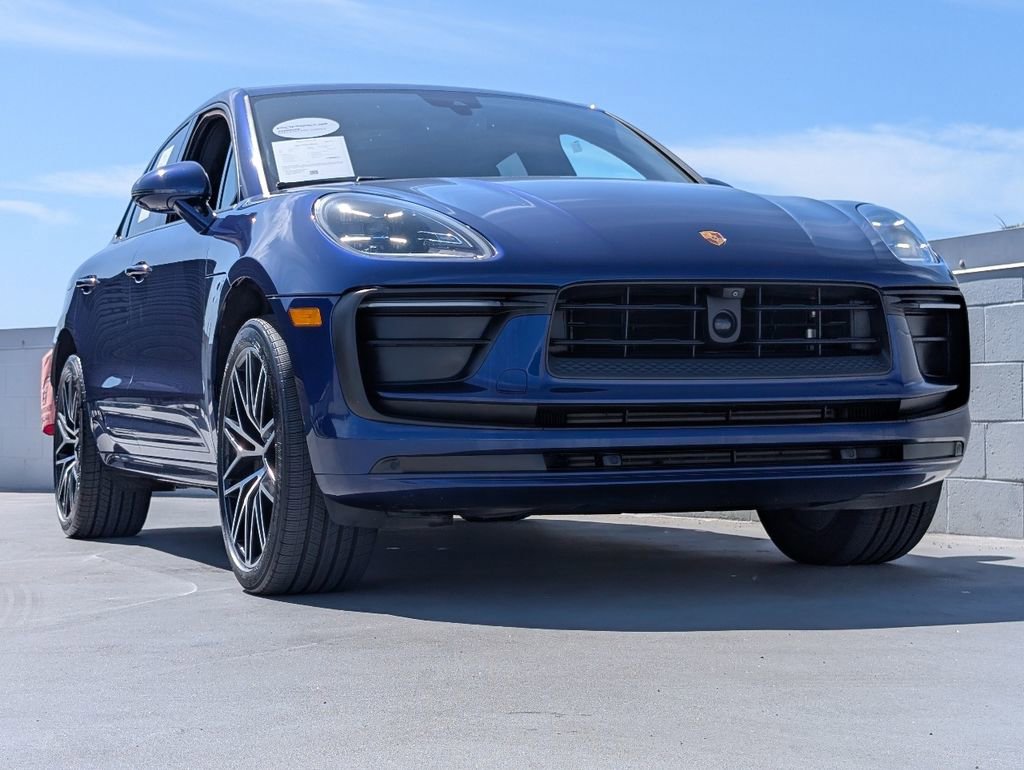 Certified 2024 Porsche Macan AWD/4WD image 25