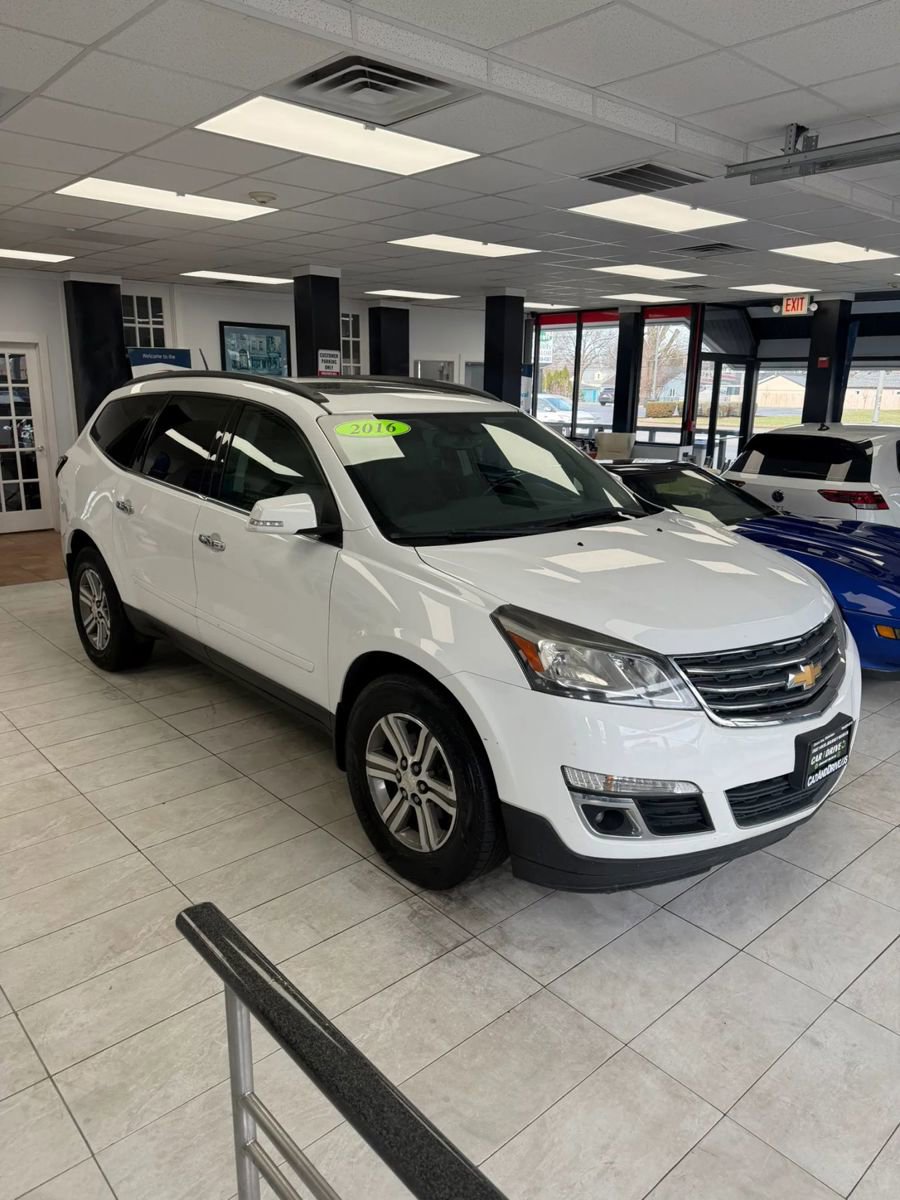 Used 2016 Chevrolet Traverse LT image 3