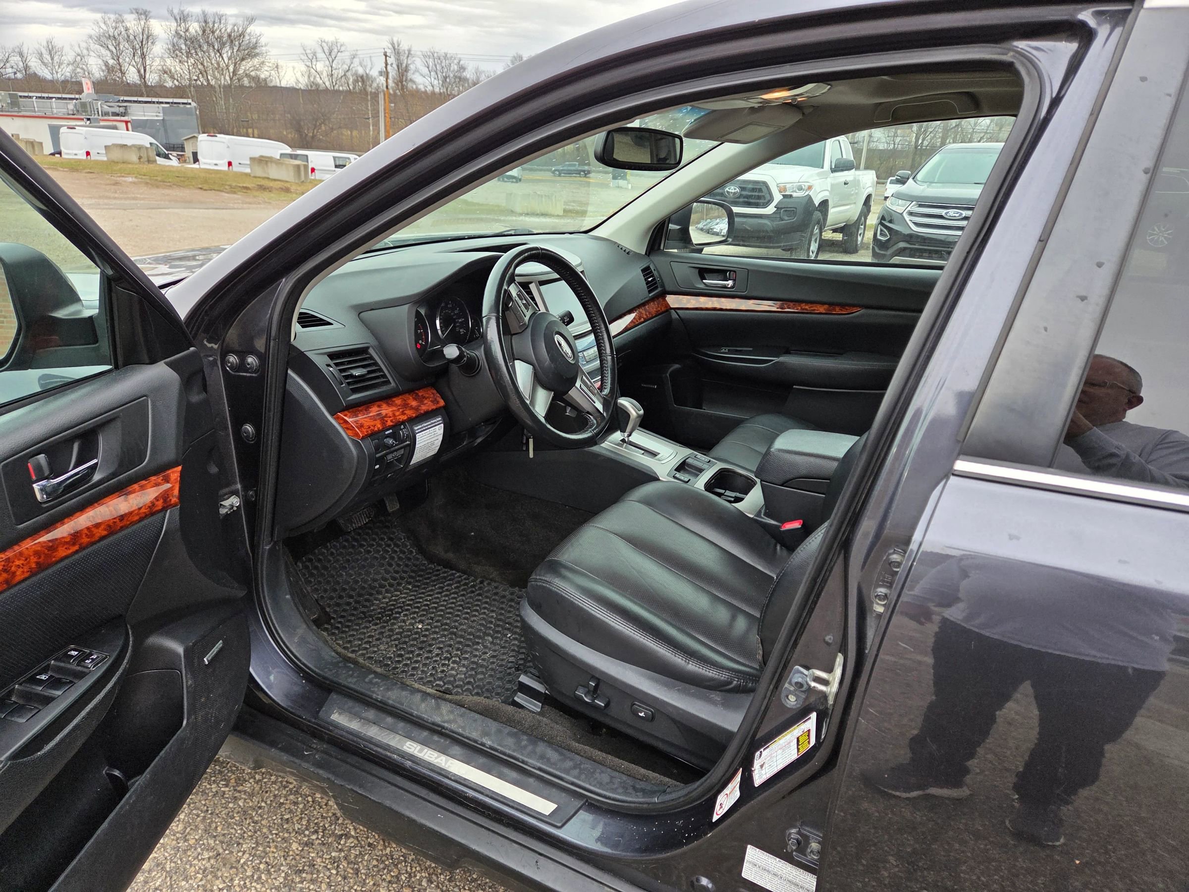Used 2011 Subaru Outback 3.6R Limited image 7