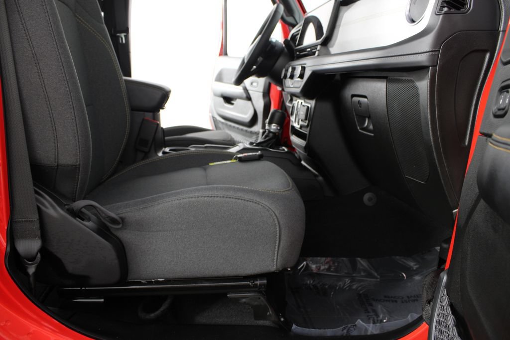 Used 2025 Jeep Wrangler Unlimited Sahara AWD/4WD image 19