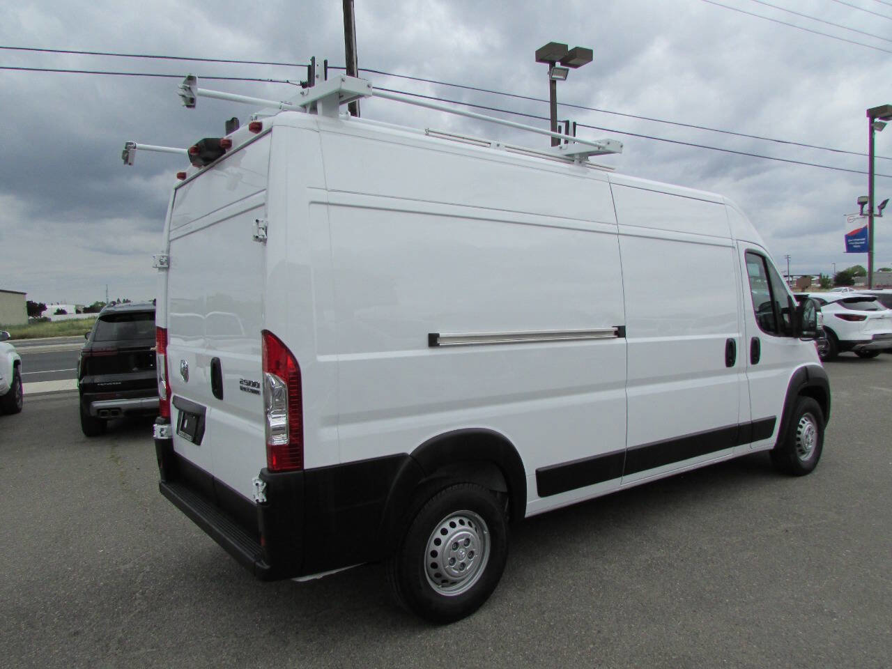 Used 2024 RAM ProMaster 2500 w/ Convenience Group FWD image 6