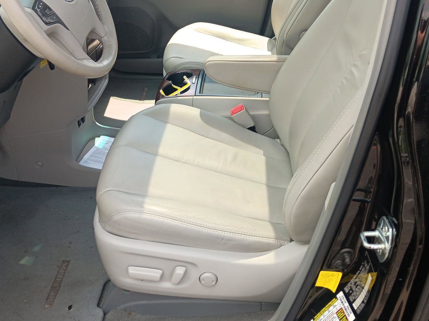 Used 2012 Toyota Sienna XLE FWD image 13