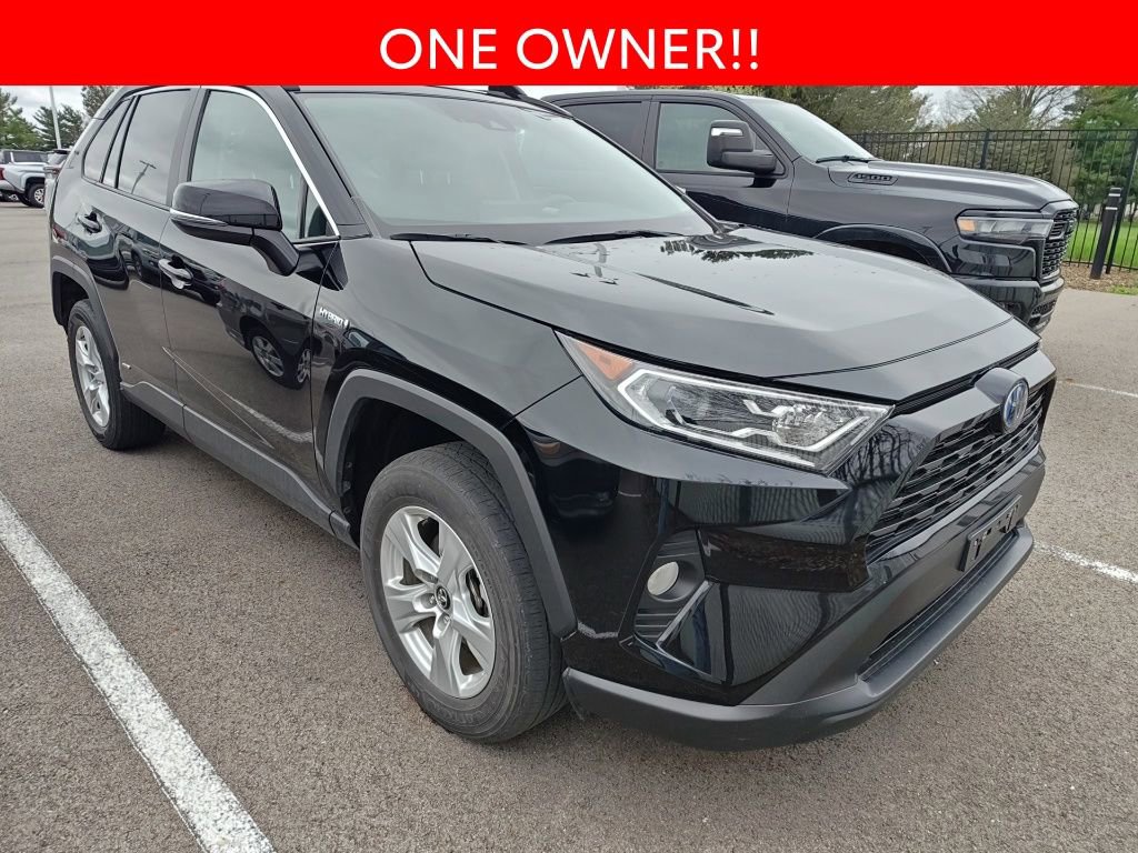 Used 2021 Toyota RAV4 XLE w/ Convenience Package image 3