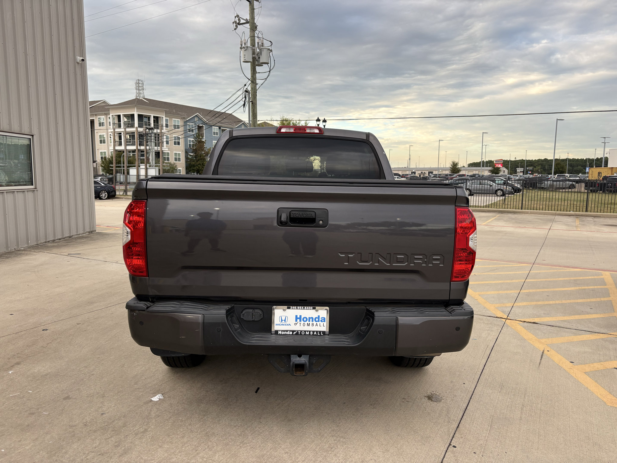 Used 2017 Toyota Tundra Limited w/ Limited Premium Package RWD image 7