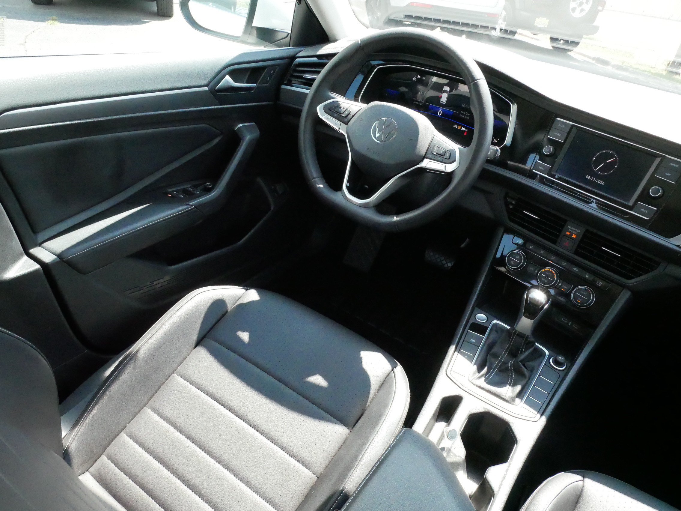 Certified 2023 Volkswagen Jetta SE w/ Panoramic Sunroof Package FWD image 9