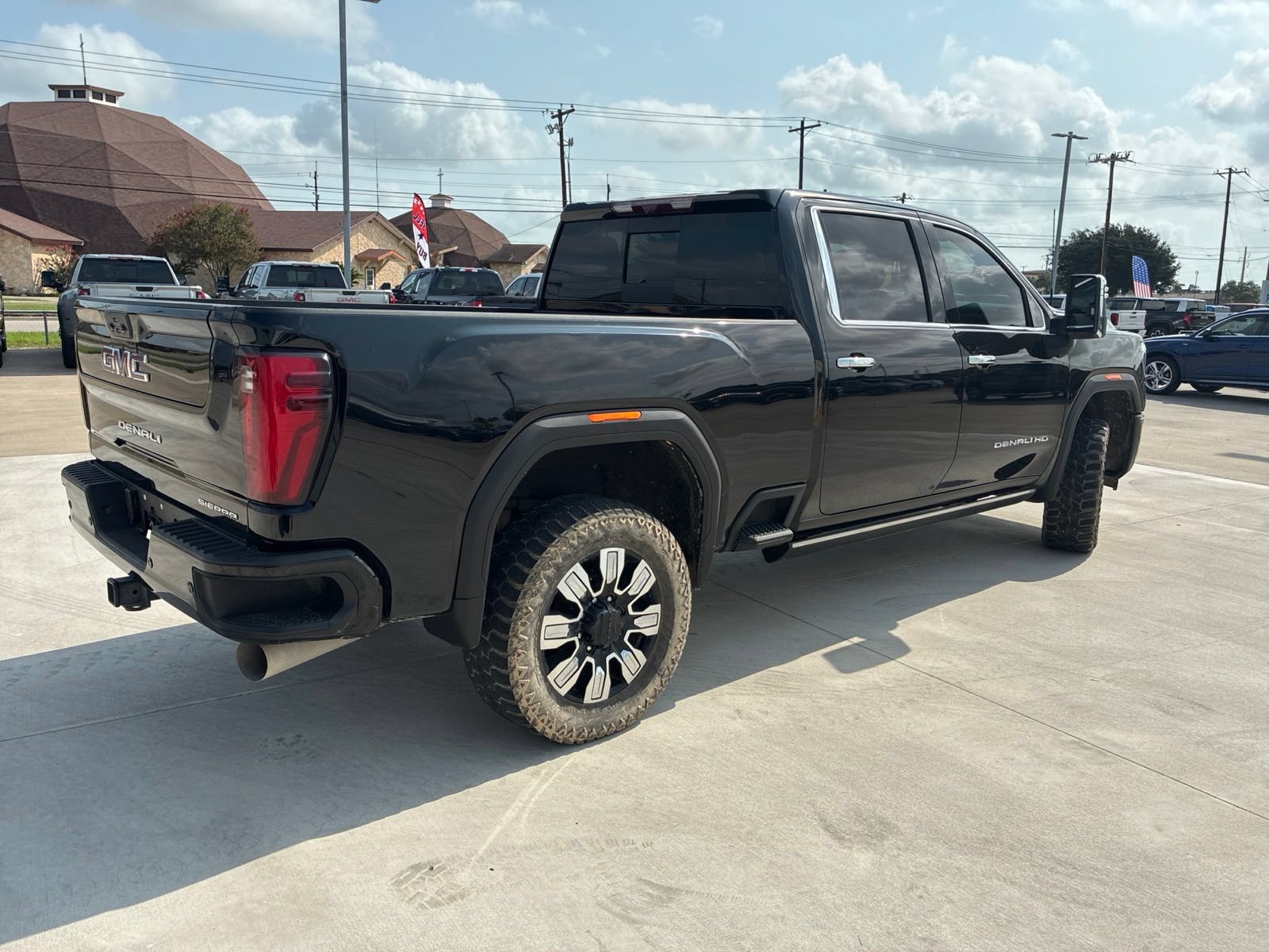 Used 2024 GMC Sierra 2500 Denali w/ Denali Reserve Package AWD/4WD image 3