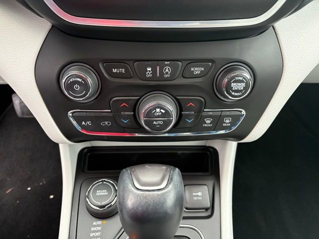 Used 2022 Jeep Cherokee Latitude Lux image 20