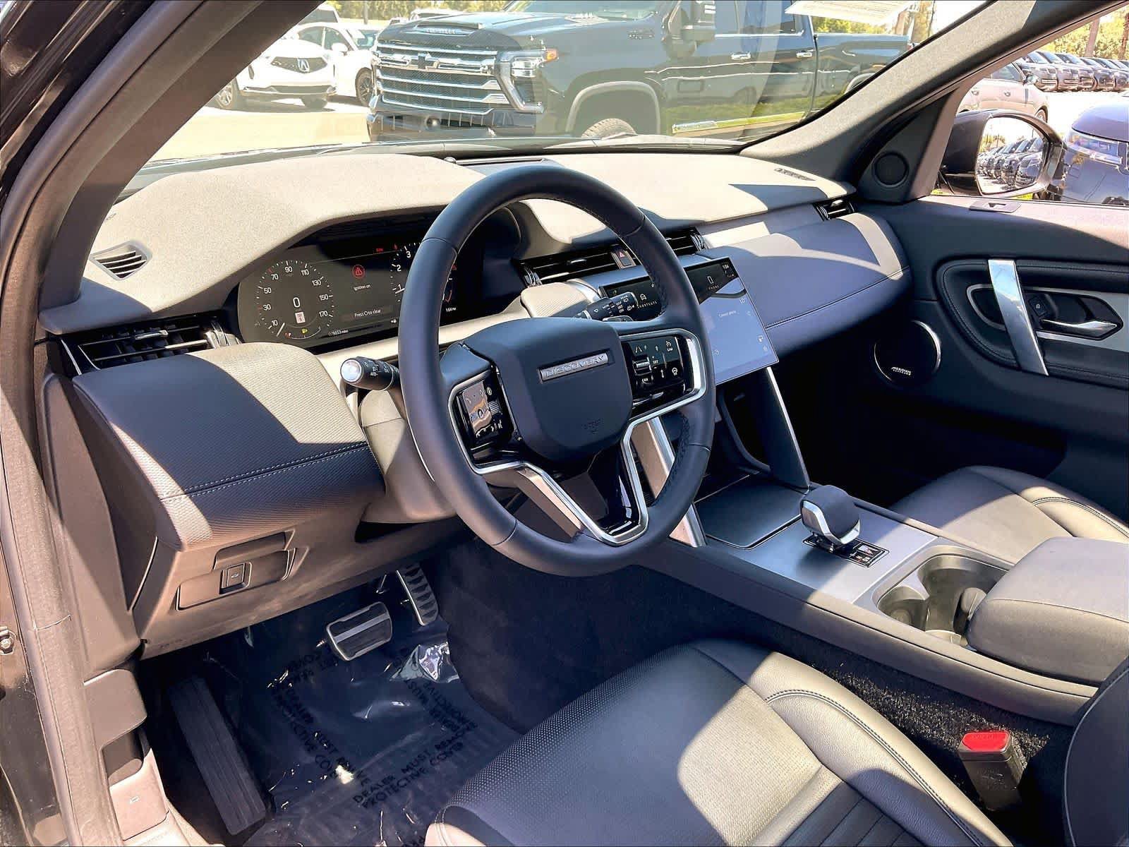 Used 2025 Land Rover Discovery Sport Dynamic SE AWD/4WD image 16