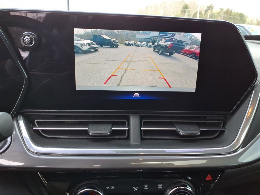 Used 2025 Chevrolet Trax ACTIV w/ Sunroof Package image 17