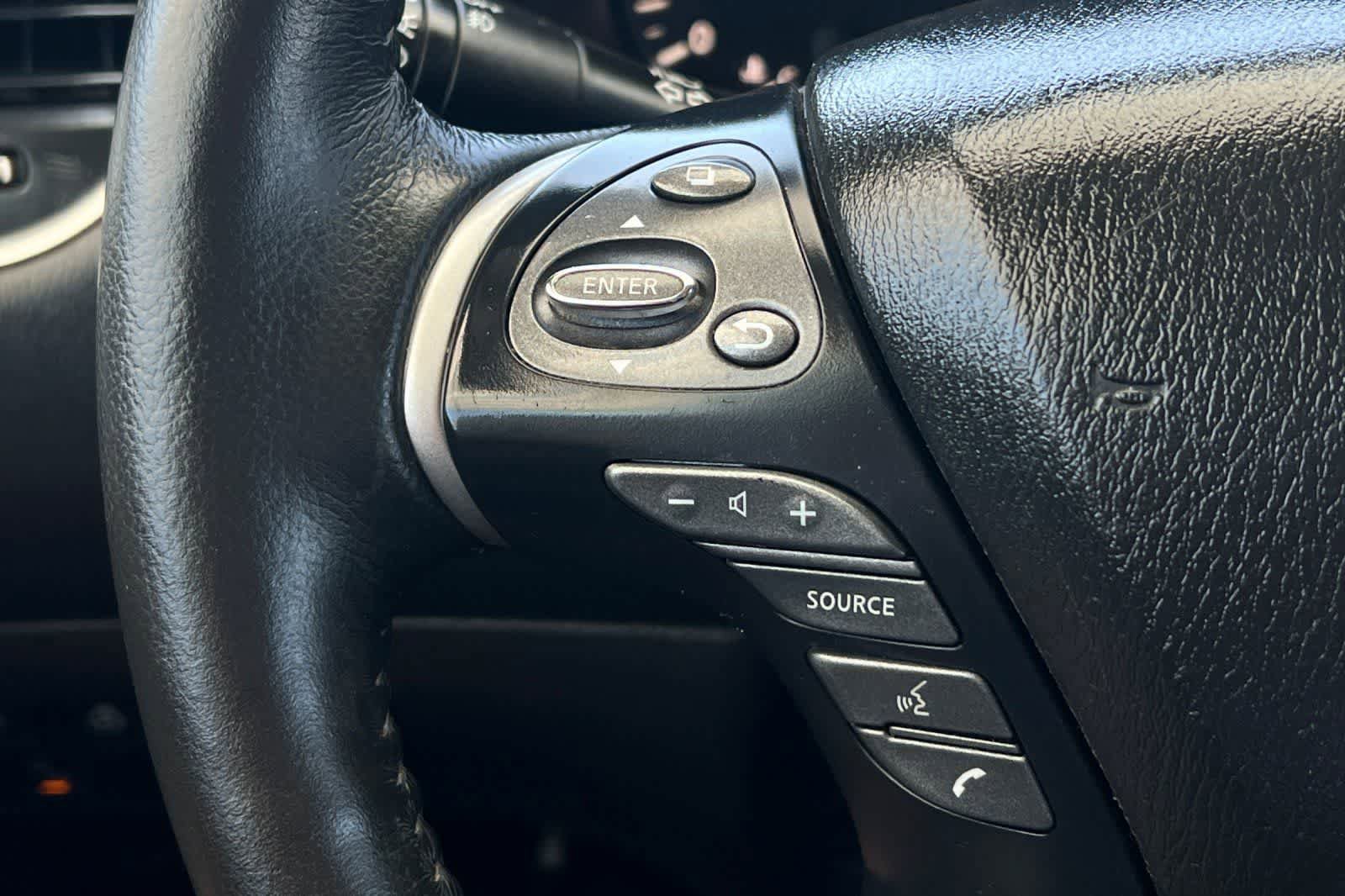 Used 2020 Nissan Pathfinder SL FWD image 33