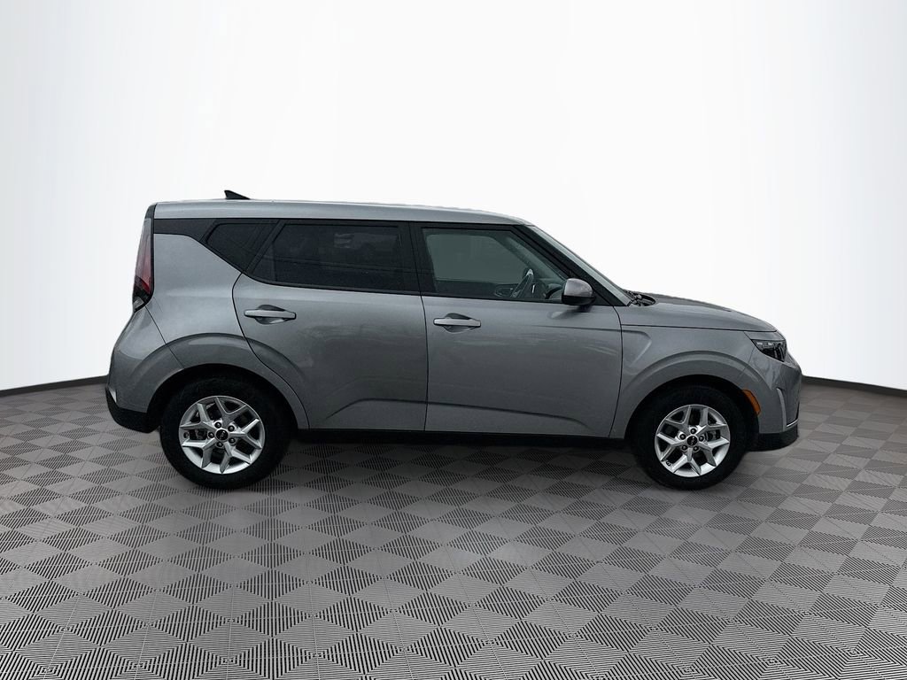 Used 2025 Kia Soul LX w/ LX Technology Package image 4