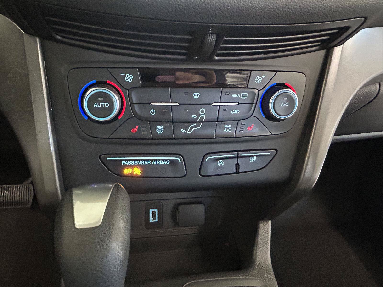 Used 2017 Ford Escape SE w/ Equipment Group 201A AWD/4WD image 13