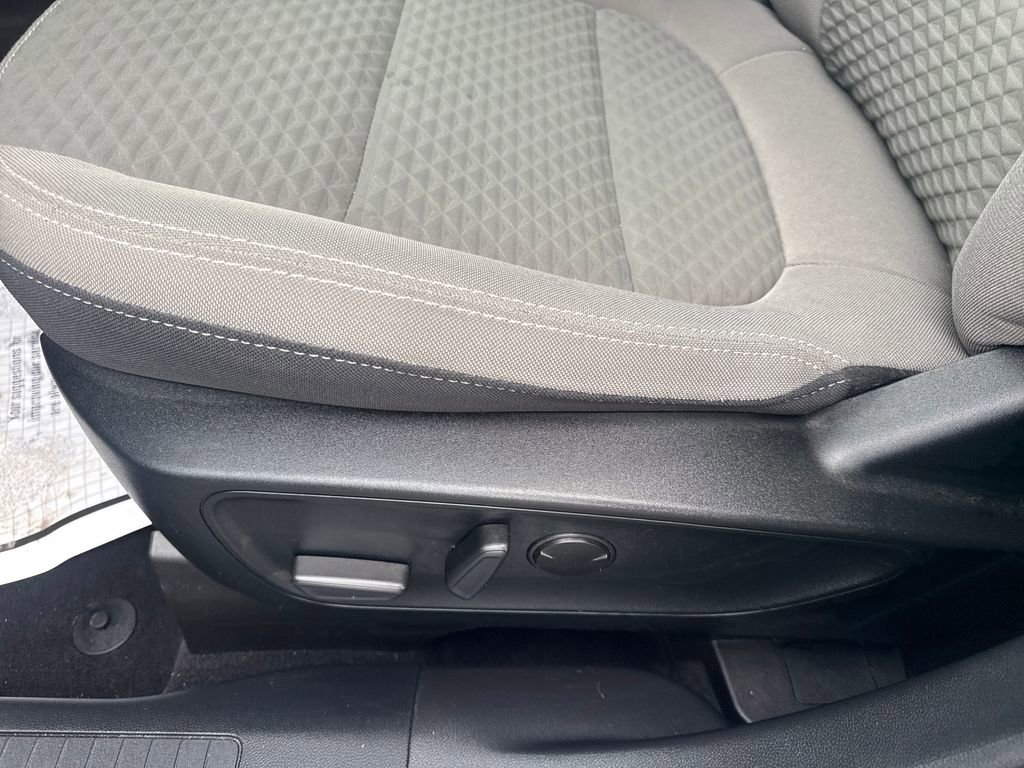 Used 2022 Ford Escape SE w/ SE Sport Appearance Package image 32