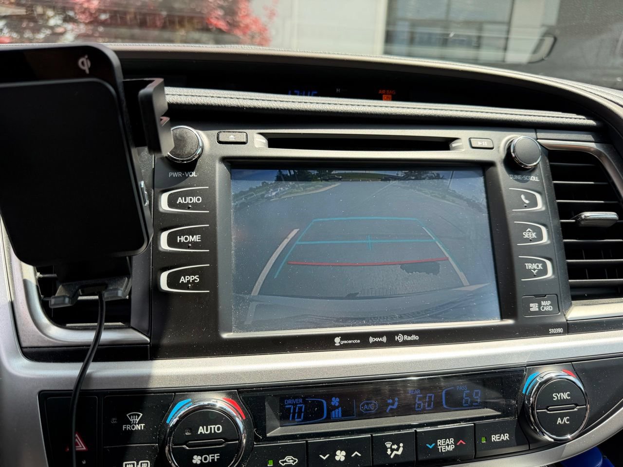 Used 2019 Toyota Highlander XLE AWD/4WD image 9