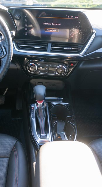 Used 2025 Chevrolet Trax RS w/ Driver Confidence Package FWD image 17