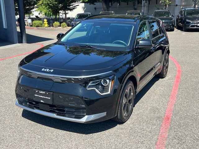 Certified 2024 Kia Niro Wind FWD image 3
