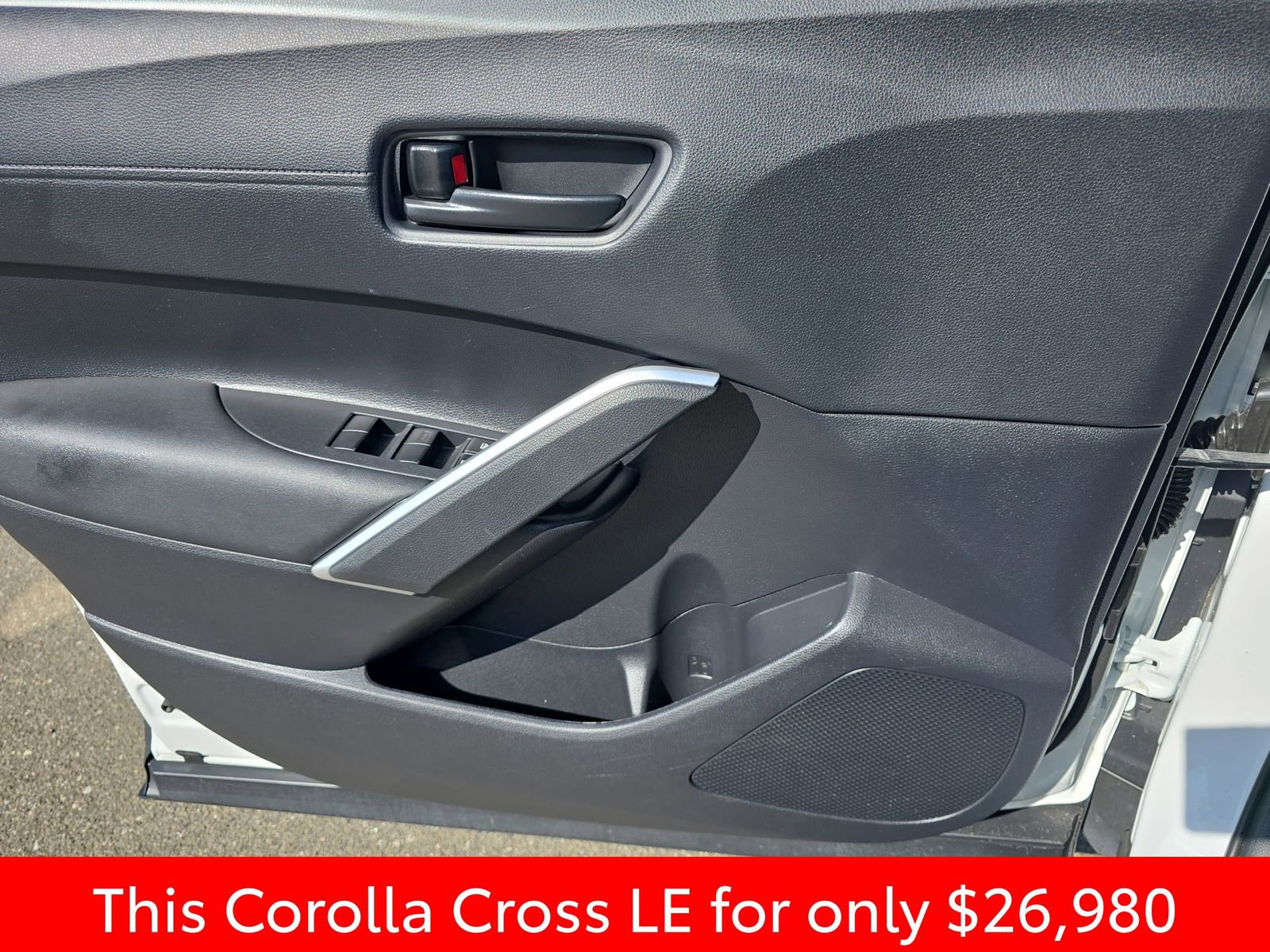 Used 2024 Toyota Corolla Cross LE image 31