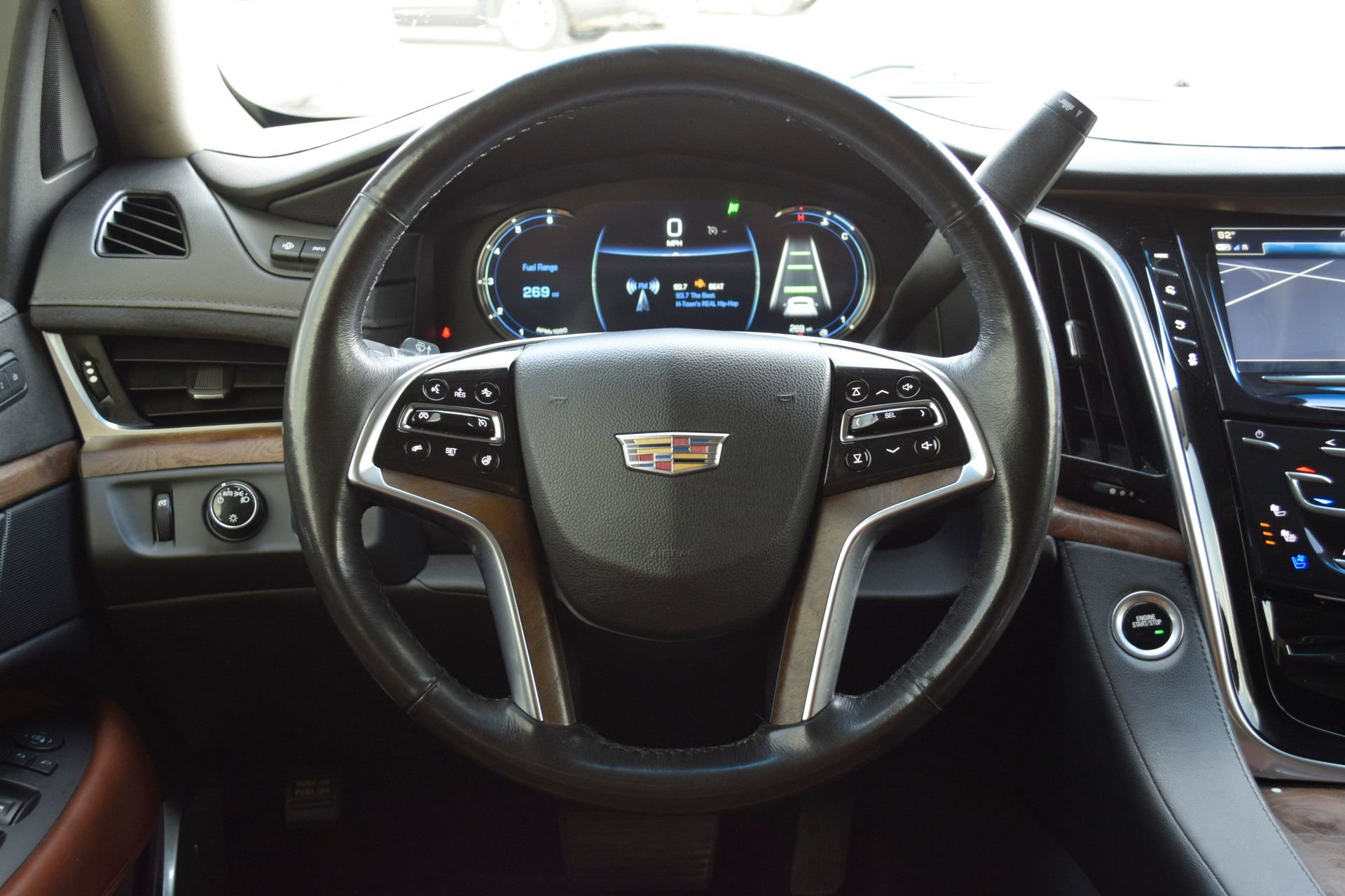 Used 2019 Cadillac Escalade ESV Luxury RWD image 8