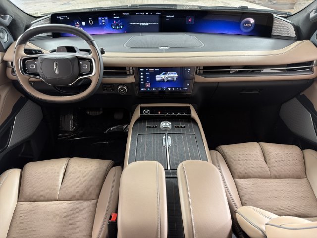 New 2027 Lincoln Navigator L Black Label AWD/4WD image 2
