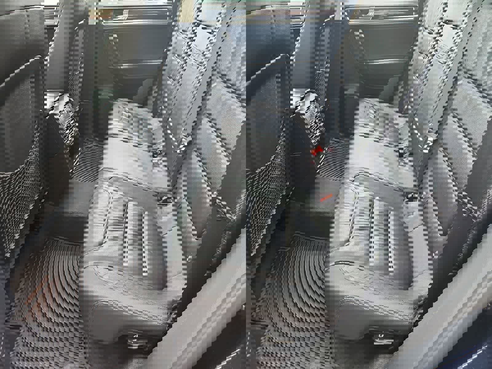 Used 2015 Volkswagen Touareg TDI AWD/4WD image 20