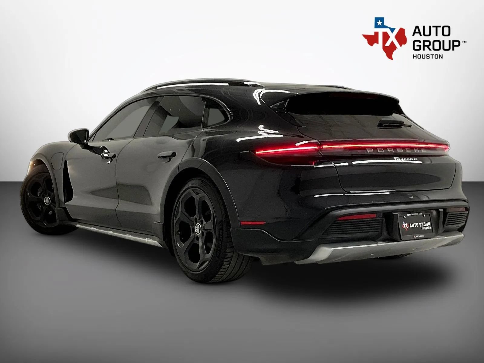 Used 2023 Porsche Taycan 4 Cross Turismo AWD/4WD image 5