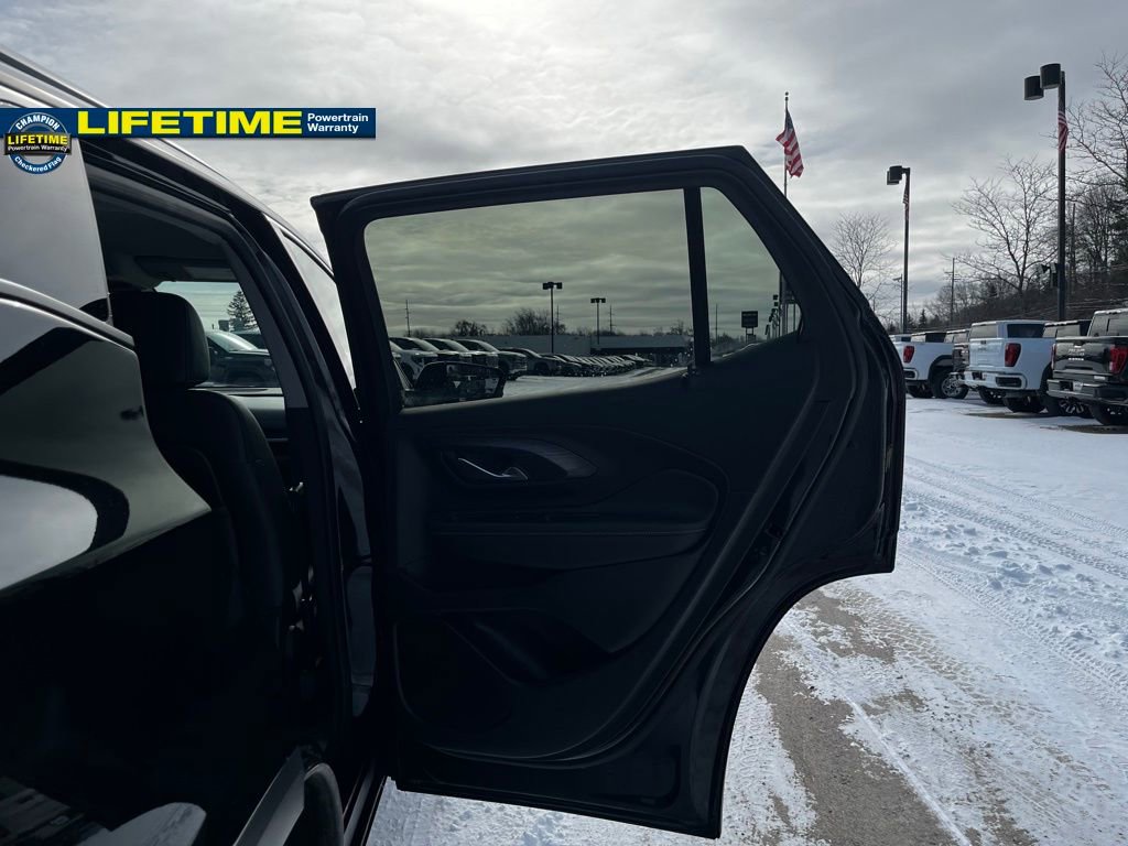 Used 2024 GMC Terrain SLT image 35