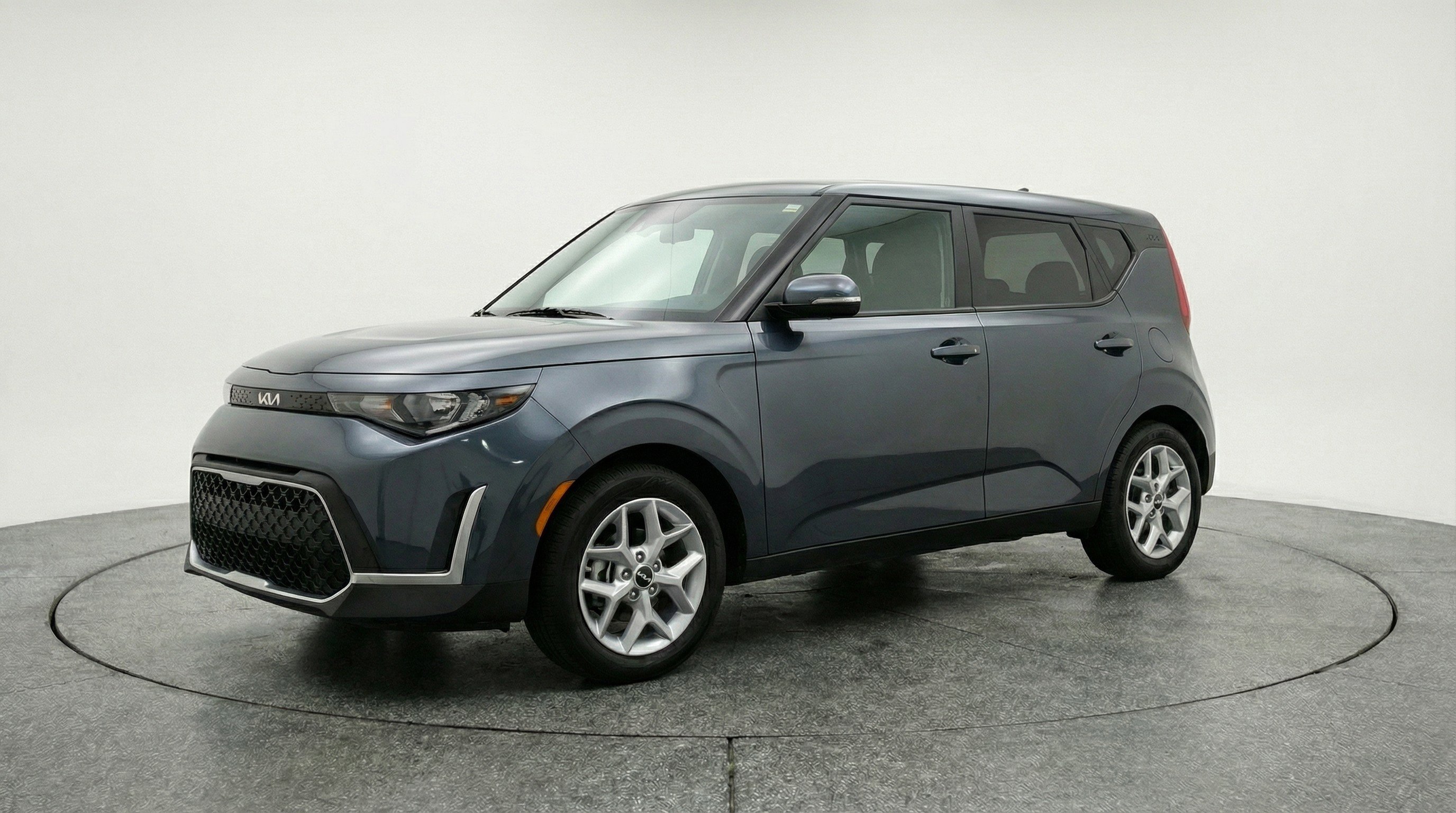 Used 2025 Kia Soul LX w/ LX Technology Package image 3