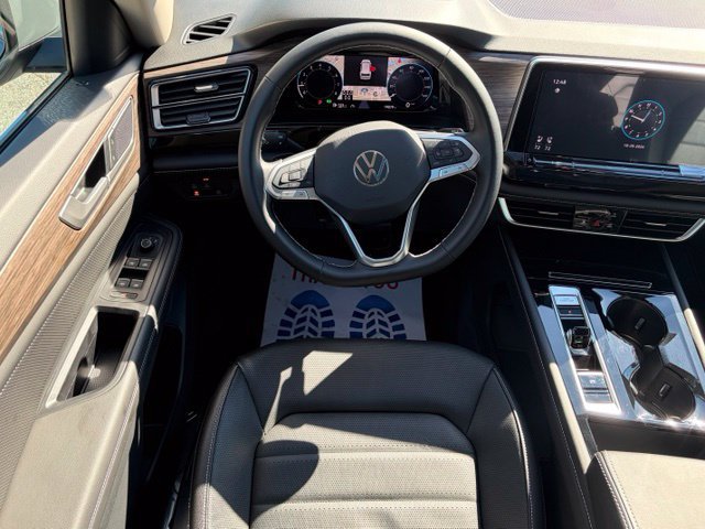 Used 2025 Volkswagen Atlas SEL AWD/4WD image 36