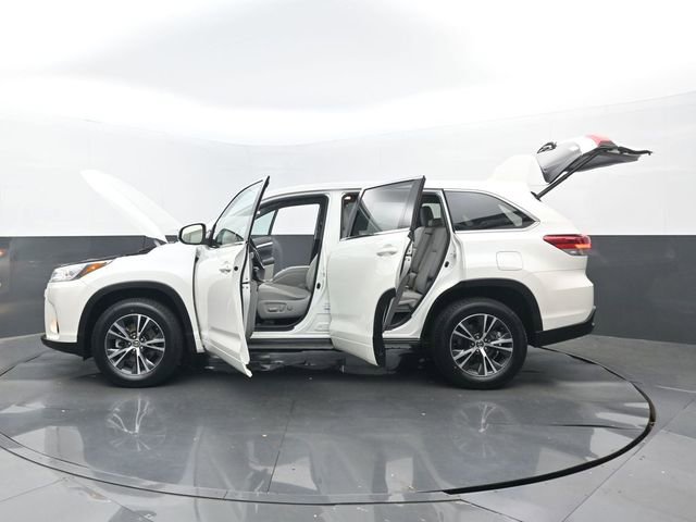 Used 2018 Toyota Highlander Plus FWD image 36