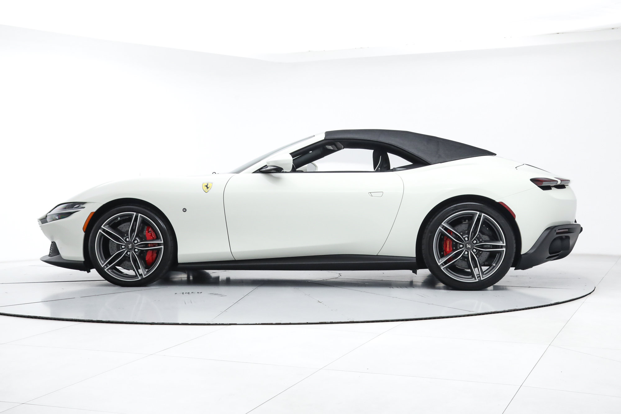 Certified 2025 Ferrari Roma Spider RWD image 7