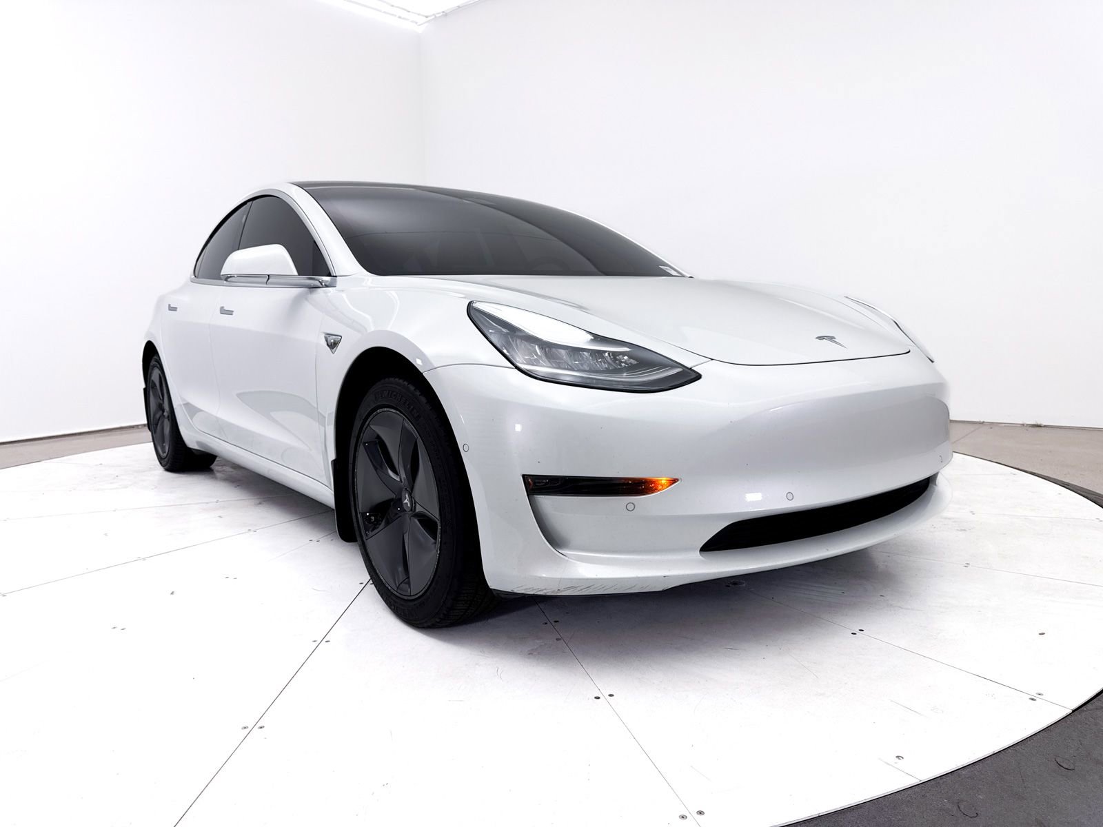 Used 2020 Tesla Model 3 Standard Range Plus RWD image 12