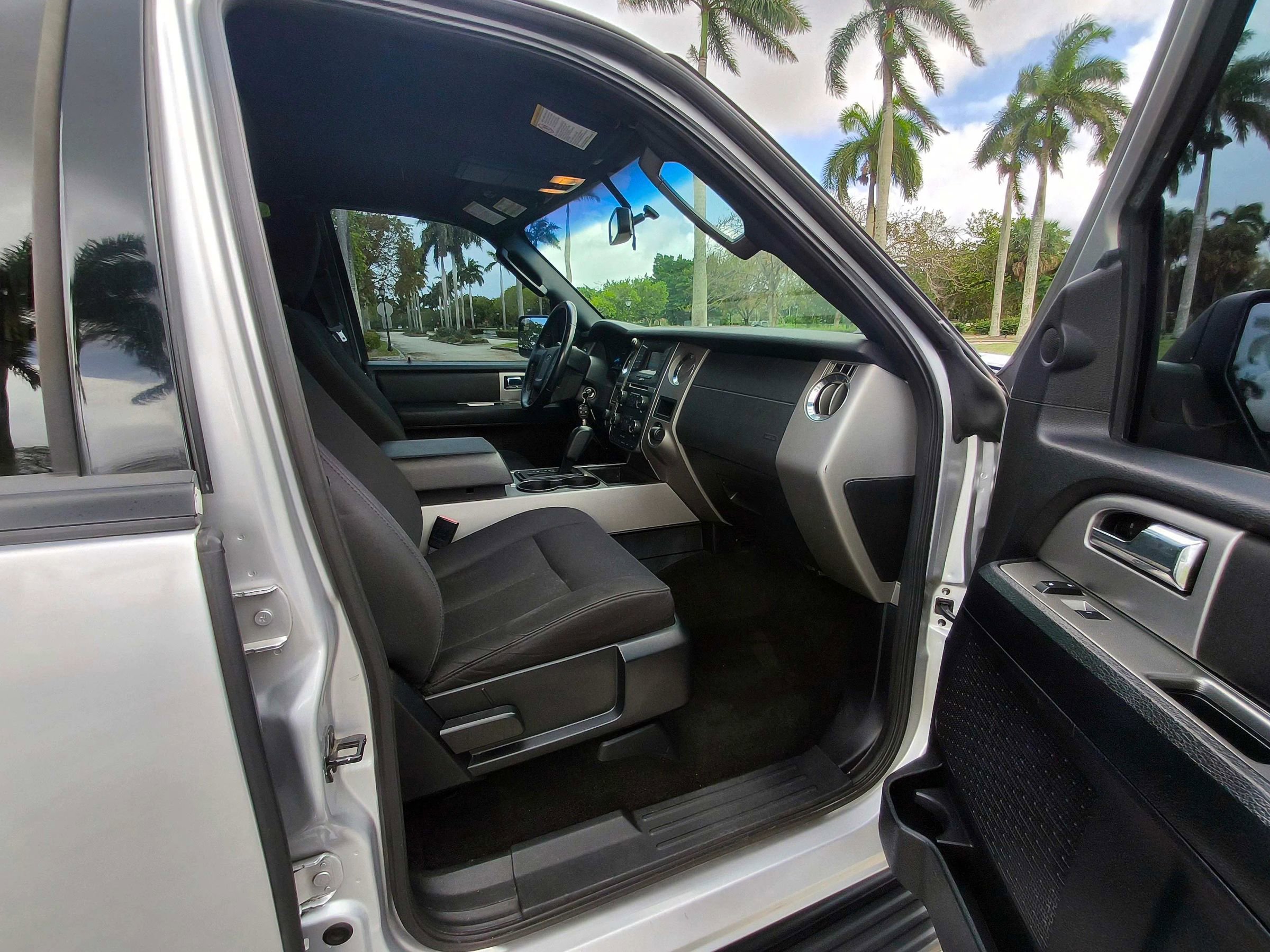 Used 2017 Ford Expedition XLT AWD/4WD image 36