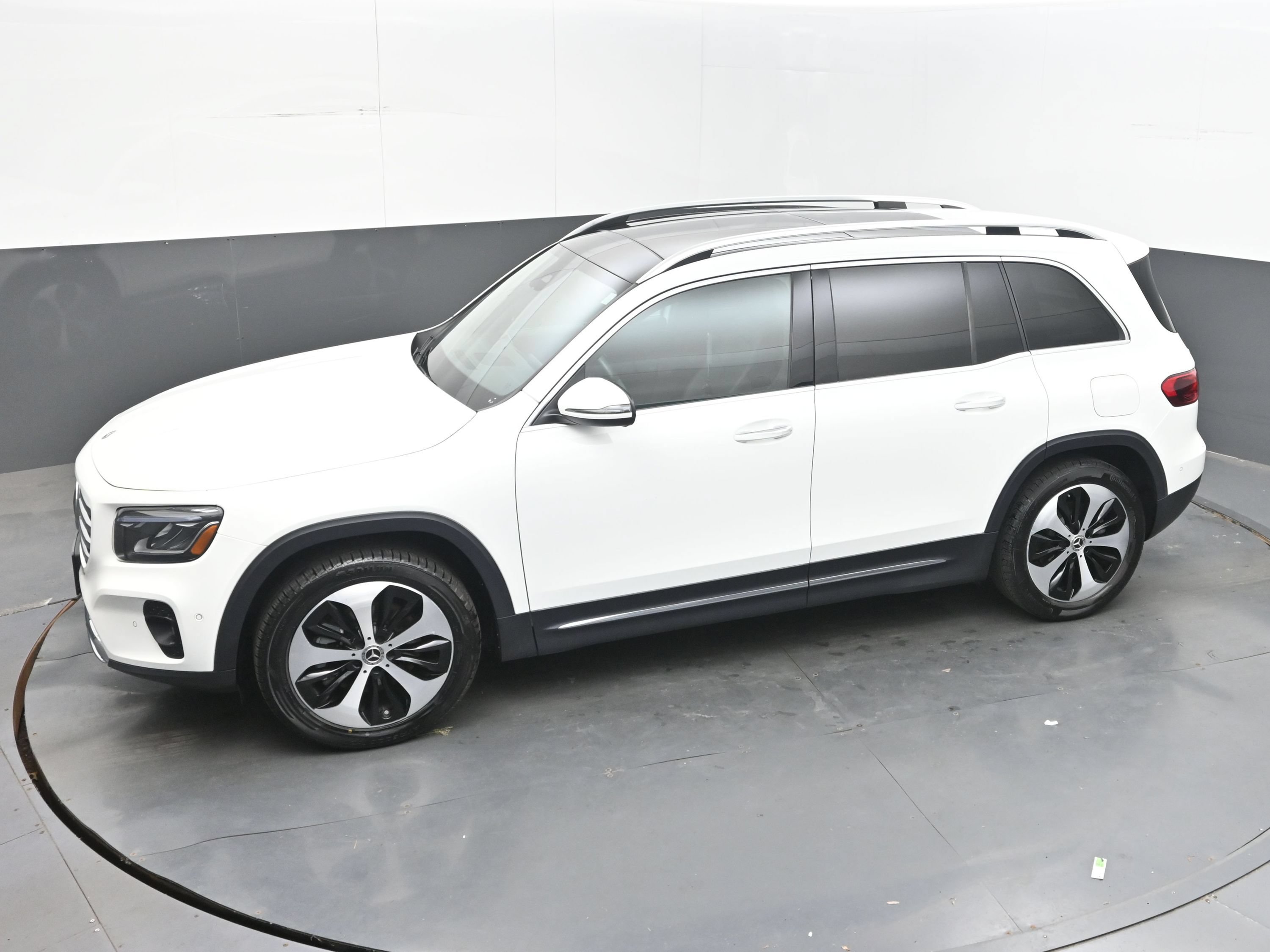 Used 2025 Mercedes-Benz GLB 250 4MATIC image 33