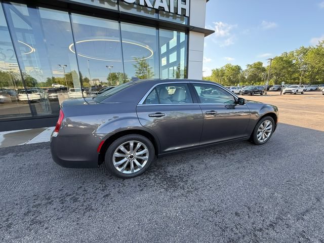 Used 2017 Chrysler 300 Limited AWD/4WD image 3