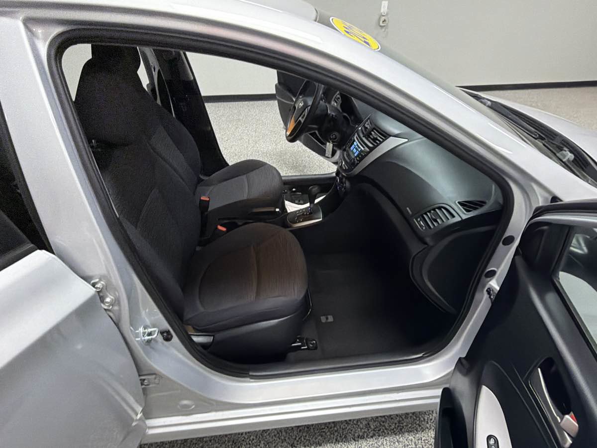 Used 2016 Hyundai Accent SE FWD image 24