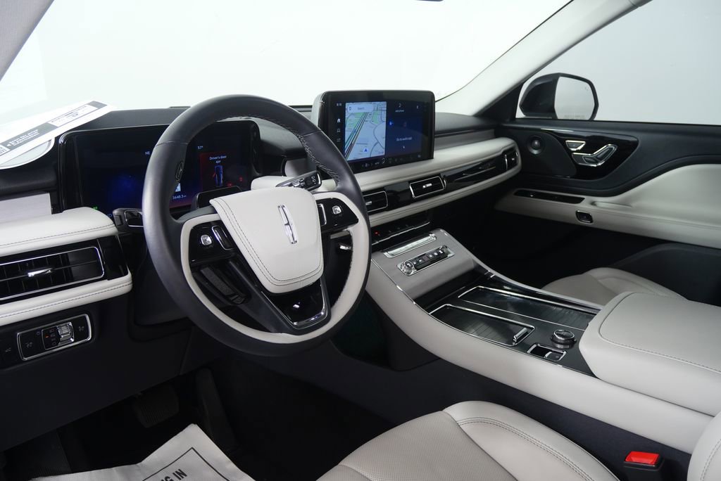 Used 2025 Lincoln Aviator Reserve w/ Jet Appearance Package image 12
